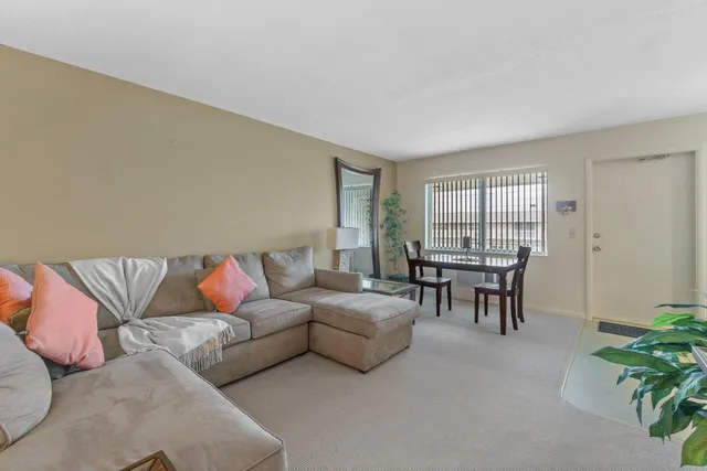 $119,900 | 2420 South Federal Highway, Unit 19, Boynton Beach, FL 33435