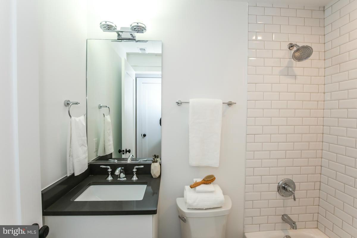 2303 Ontario Road Northwest, Unit 8 Washington, DC 20009 - Photo 10 of 15 Bath