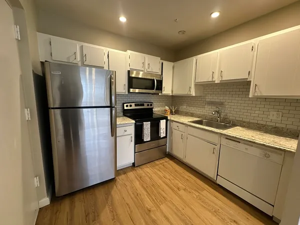 $1,700 | 67 Milliken Avenue, Unit 21B, Franklin, MA 02038