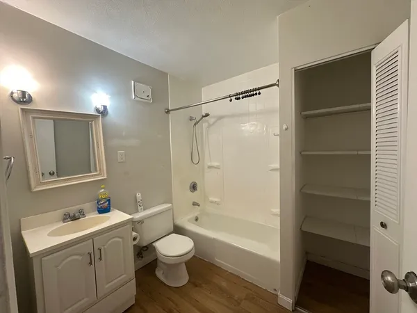 $1,700 | 67 Milliken Avenue, Unit 21B, Franklin, MA 02038