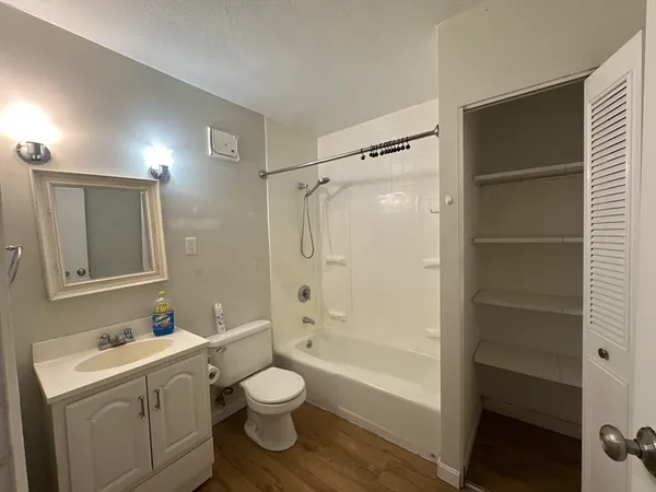 $1,700 | 67 Milliken Avenue, Unit 21B, Franklin, MA 02038