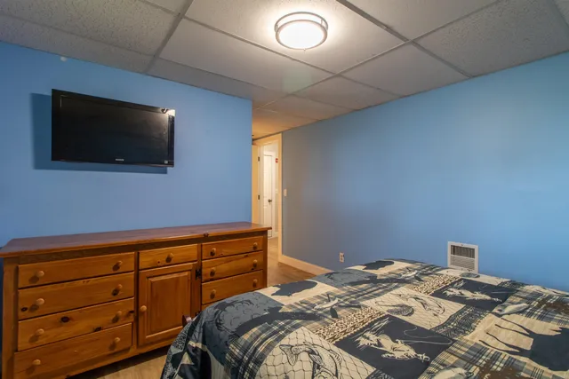 $399,900 | 287 Lakeview Drive, Newport, VT 05855