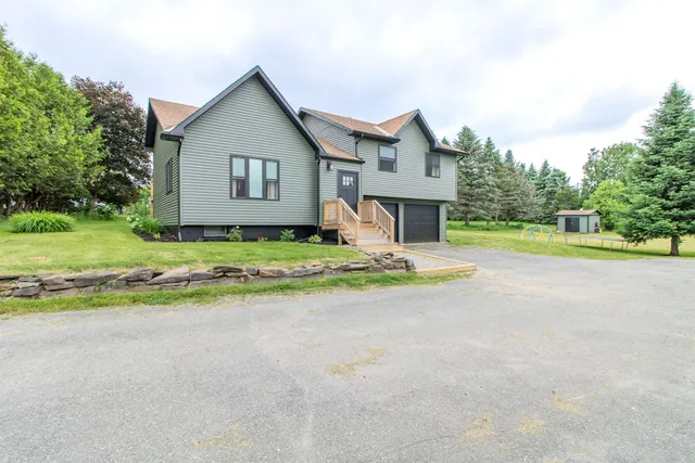 $399,900 | 287 Lakeview Drive, Newport, VT 05855