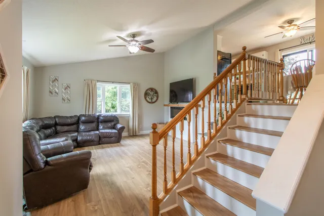 $399,900 | 287 Lakeview Drive, Newport, VT 05855