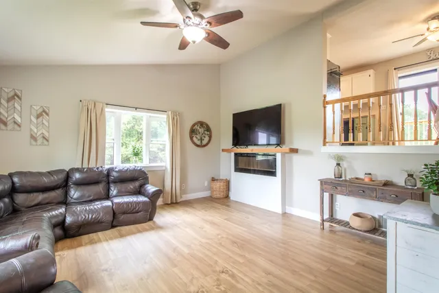 $399,900 | 287 Lakeview Drive, Newport, VT 05855