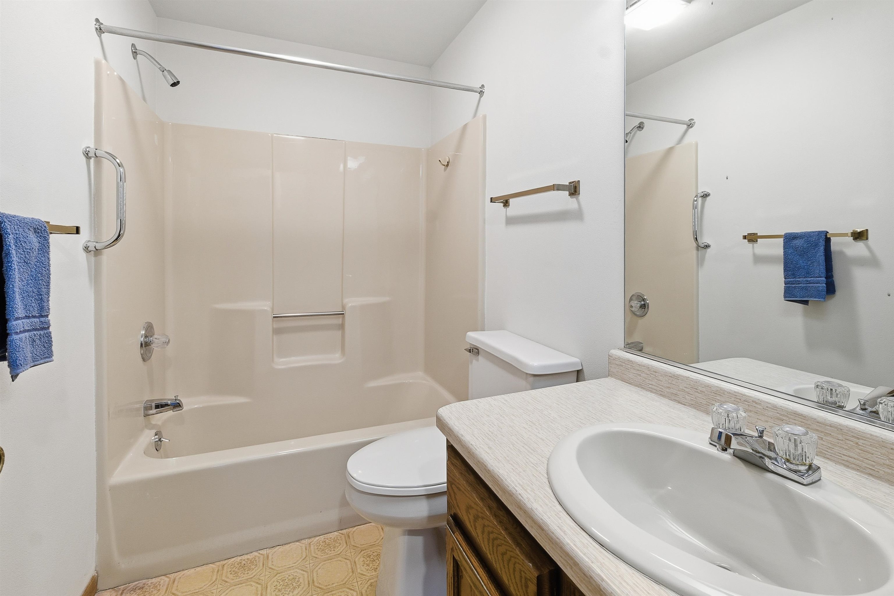 2533 Fond Du Lac Road Oshkosh, WI 54902 - Photo 7 of 19