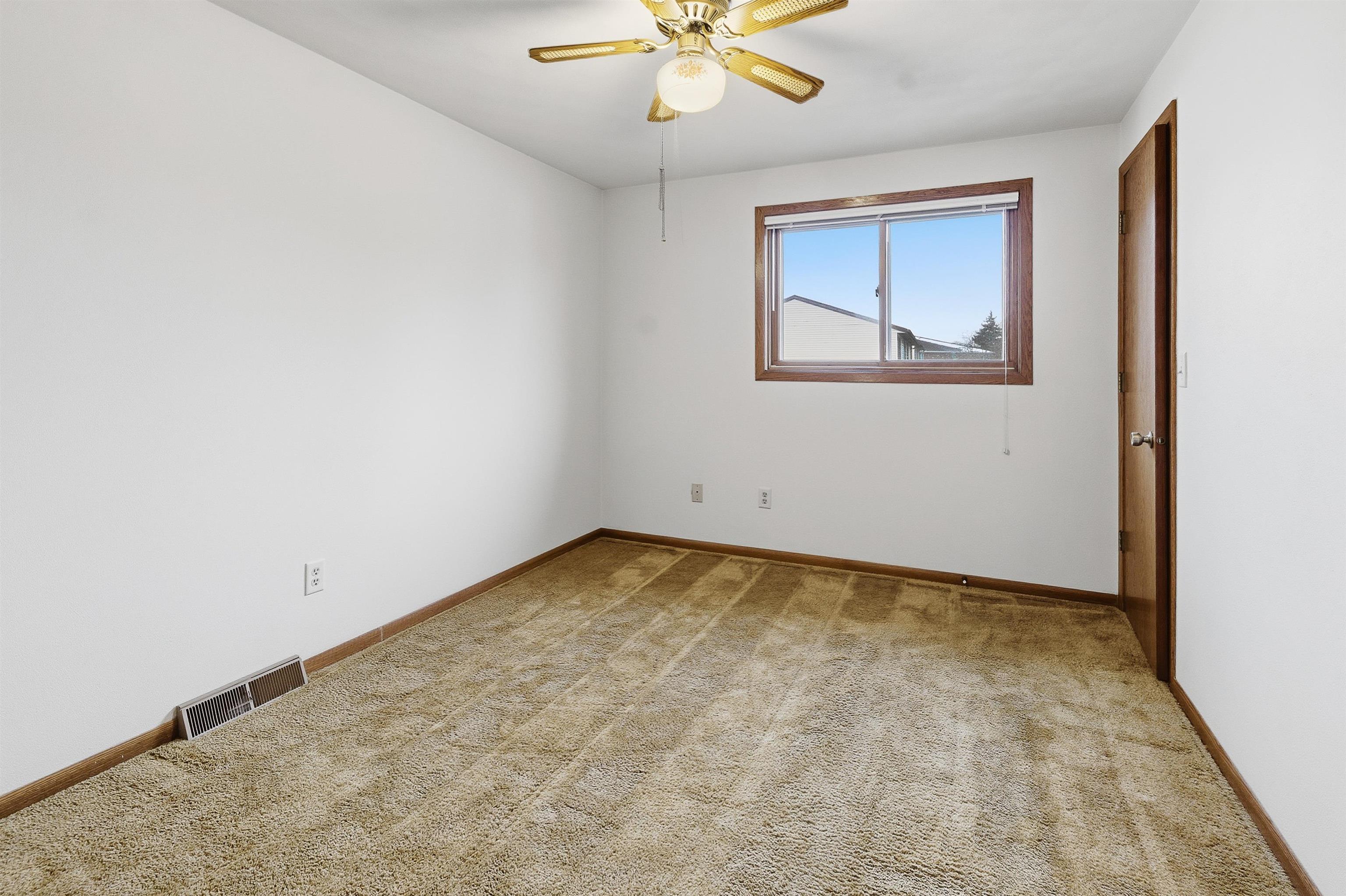 2533 Fond Du Lac Road Oshkosh, WI 54902 - Photo 8 of 19