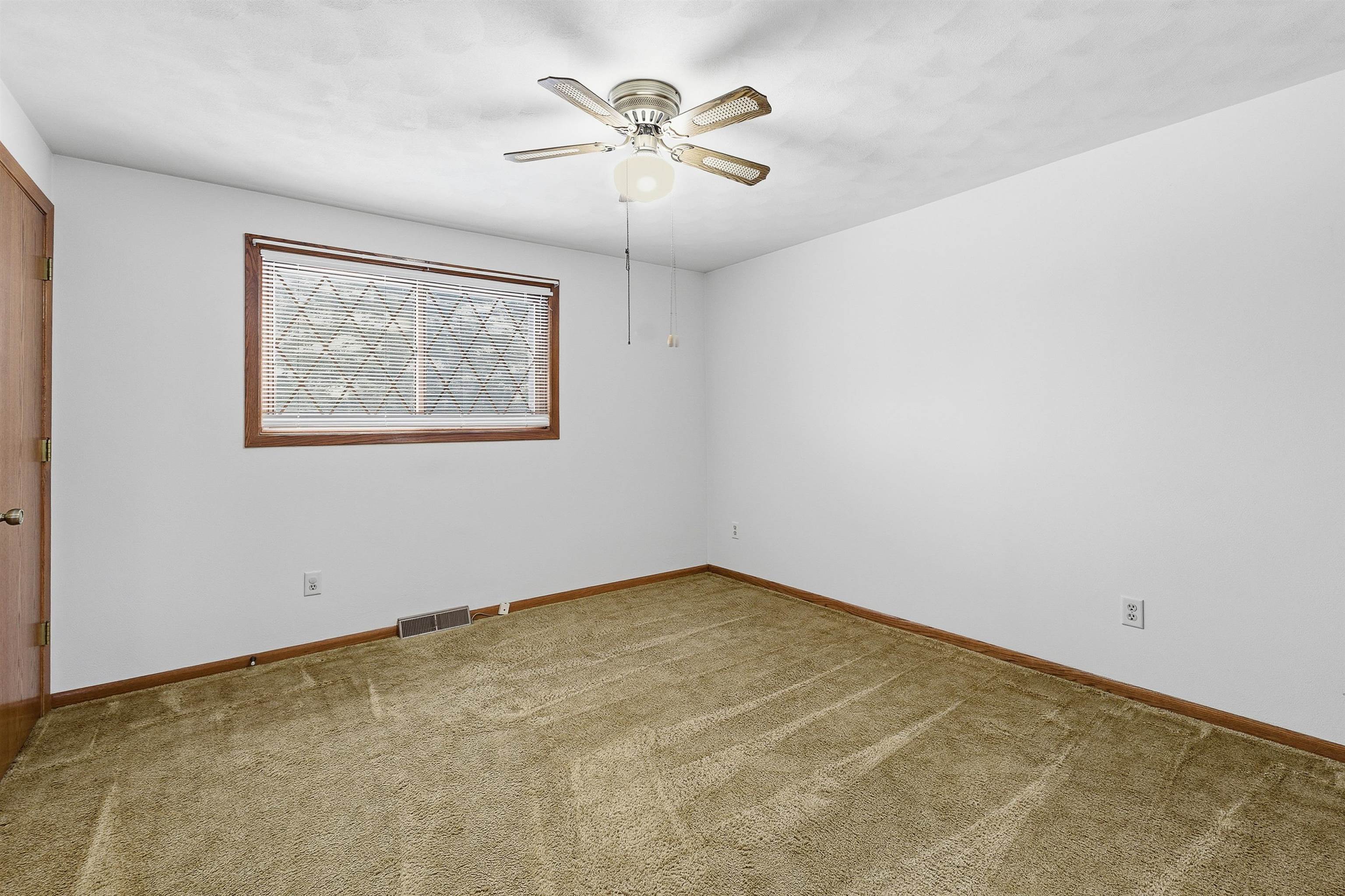 2533 Fond Du Lac Road Oshkosh, WI 54902 - Photo 10 of 19