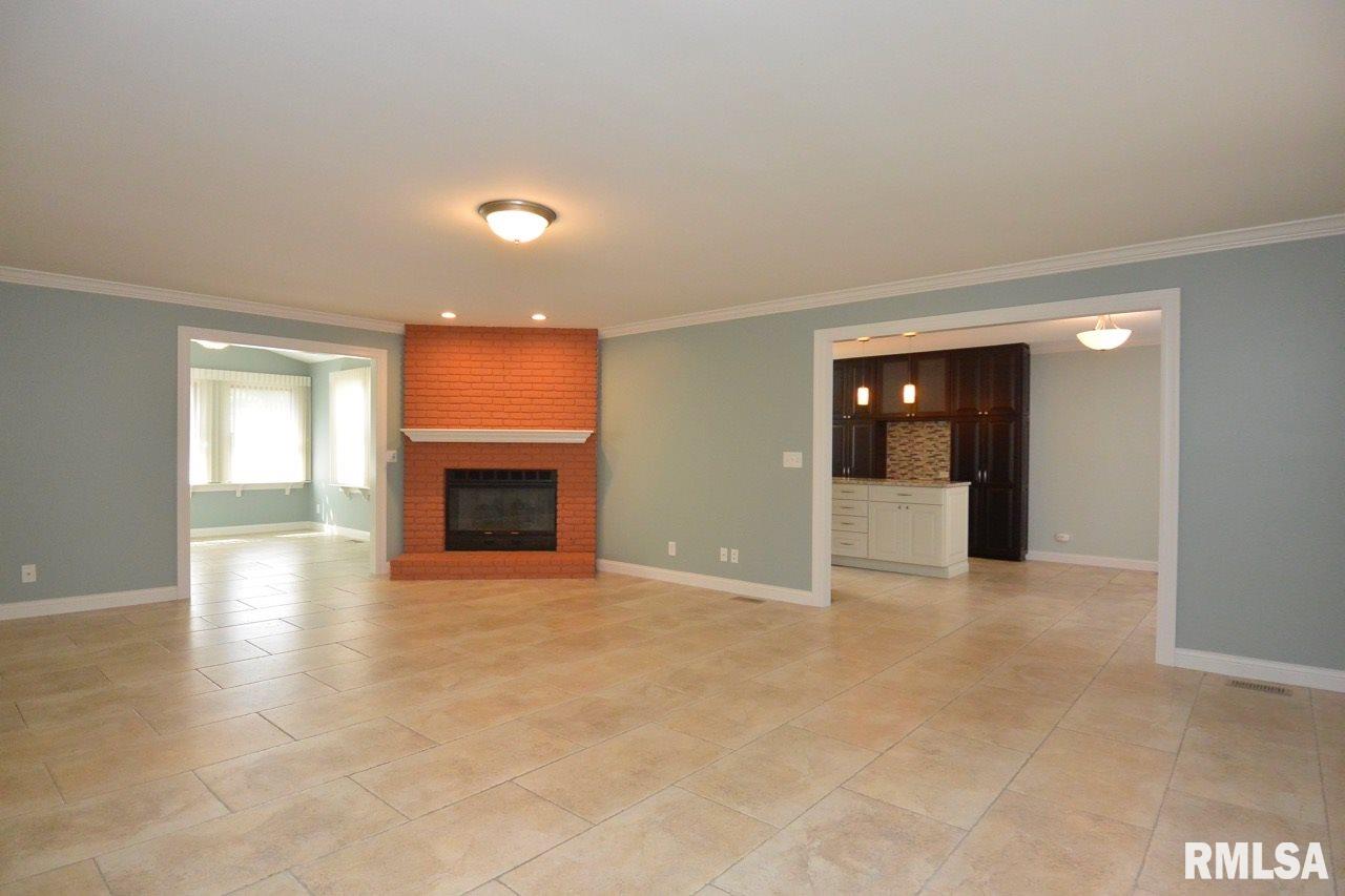 5205 North Rothmere Drive Peoria, IL 61615 - Photo 4 of 36