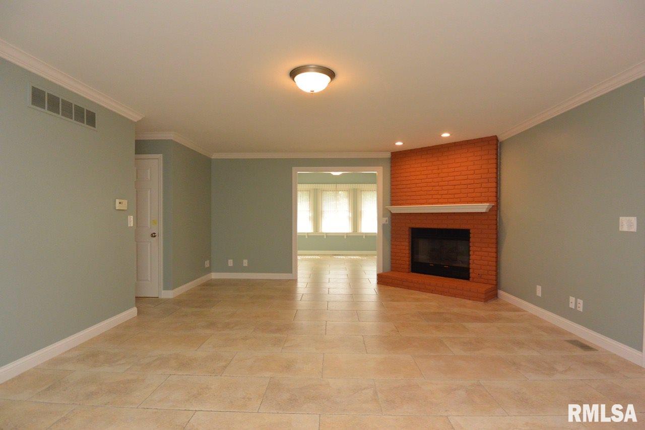 5205 North Rothmere Drive Peoria, IL 61615 - Photo 5 of 36