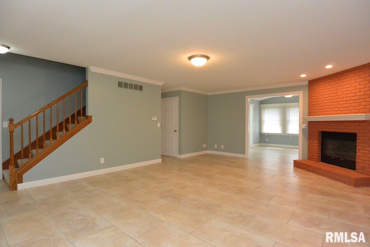 5205 North Rothmere Drive Peoria, IL 61615 - Photo 6 of 36