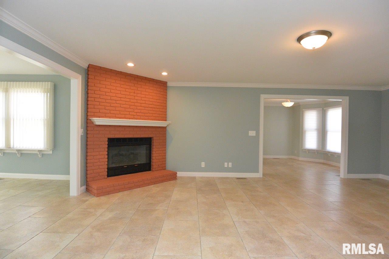 5205 North Rothmere Drive Peoria, IL 61615 - Photo 8 of 36