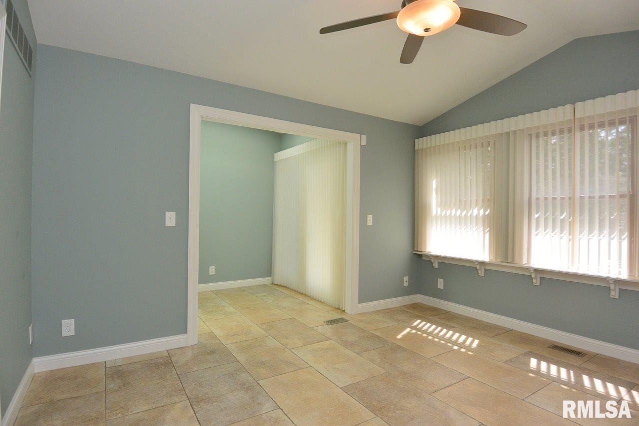5205 North Rothmere Drive Peoria, IL 61615 - Photo 10 of 36