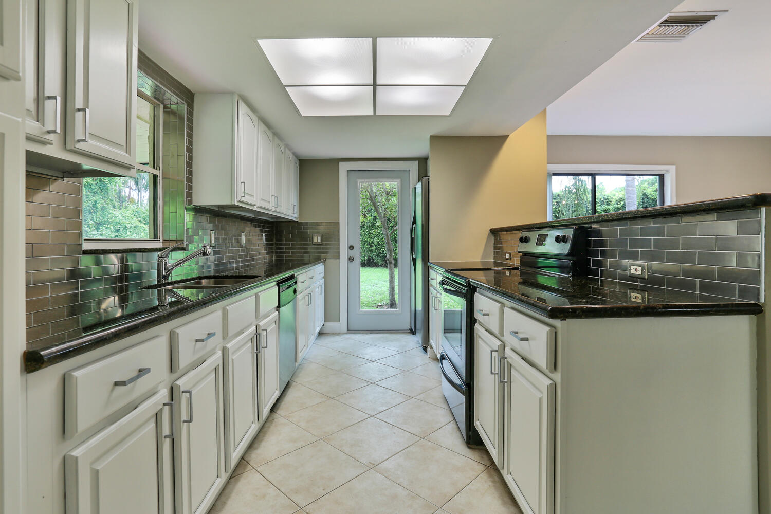 3234 Northwest 29th Avenue Boca Raton, FL 33434 - Photo 12 of 35 3234 NW 29th Ave 23