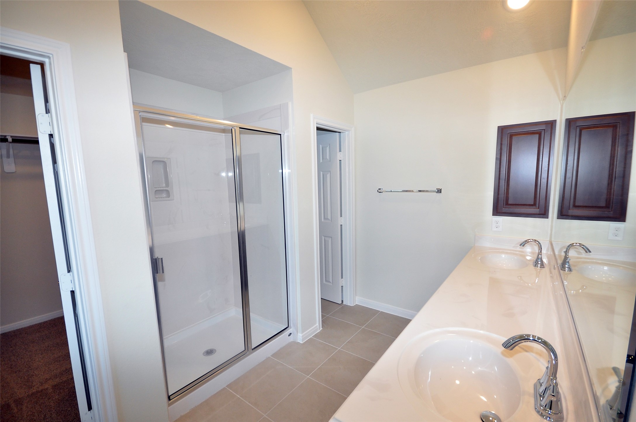 3502 Bahia Road League City, TX 77573 - Photo 15 of 40 a bathroom with a sink and a mirror