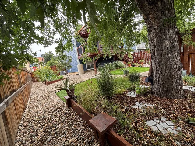 a street sign on a brick wall