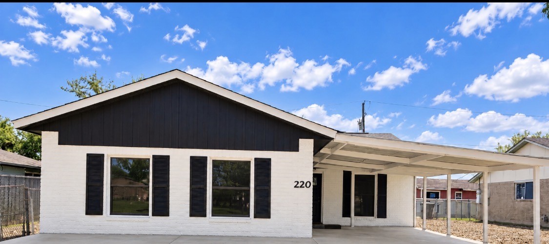 220 Austin Street Angleton, TX 77515 - Photo 1 of 29 Gallery Image 1