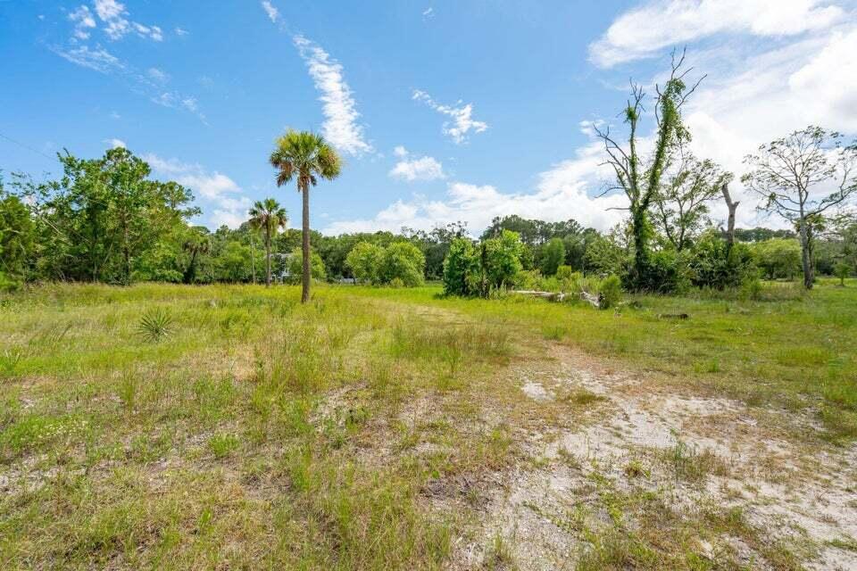 328 Maggie Road Mount Pleasant, SC 29464 - Photo 18 of 29 329 Maggie Rd_14