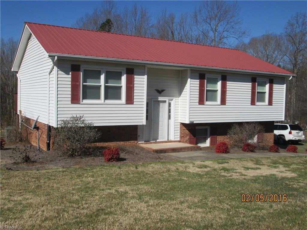 7240 Dennis Road Walnut Cove, NC 27052 - Photo 2 of 12 Gallery Image 2