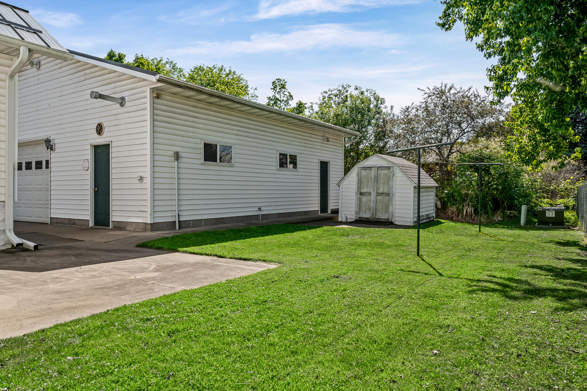 109 Madison Street Arcadia, WI 54612 - Photo 29 of 30 Garage Side