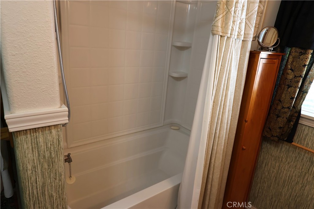 22189 Samson Avenue Corning, CA 96021 - Photo 26 of 59 a bathroom with a bathtub