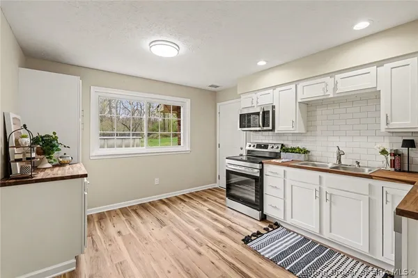 $379,900 | 9039 Richland Drive, Georgetown, IN 47122