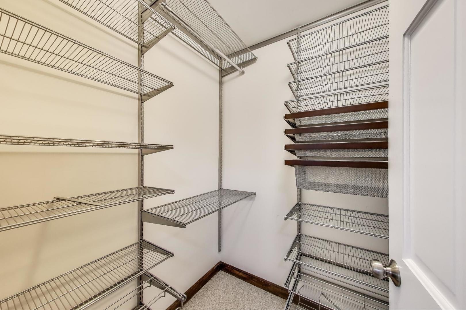 636 West Grace Street, Unit 2W Chicago, IL 60613 - Photo 20 of 26 a view of entryway