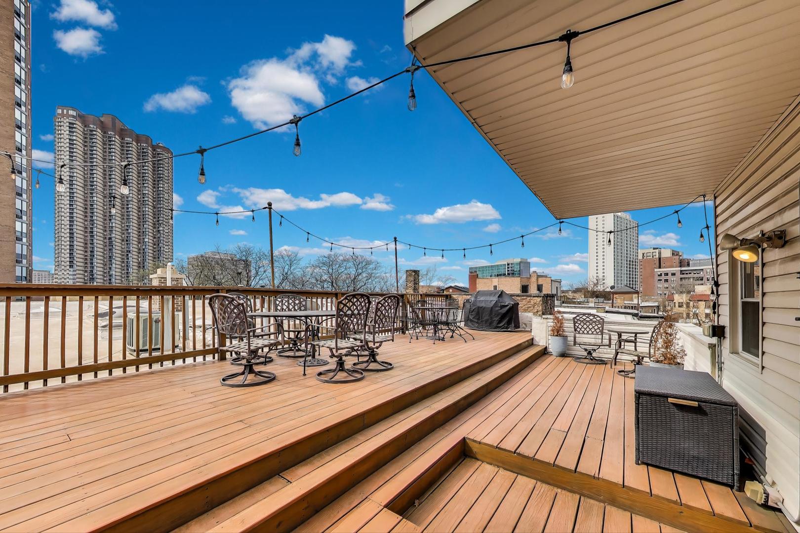 636 West Grace Street, Unit 2W Chicago, IL 60613 - Photo 23 of 26 a view of a balcony with chairs