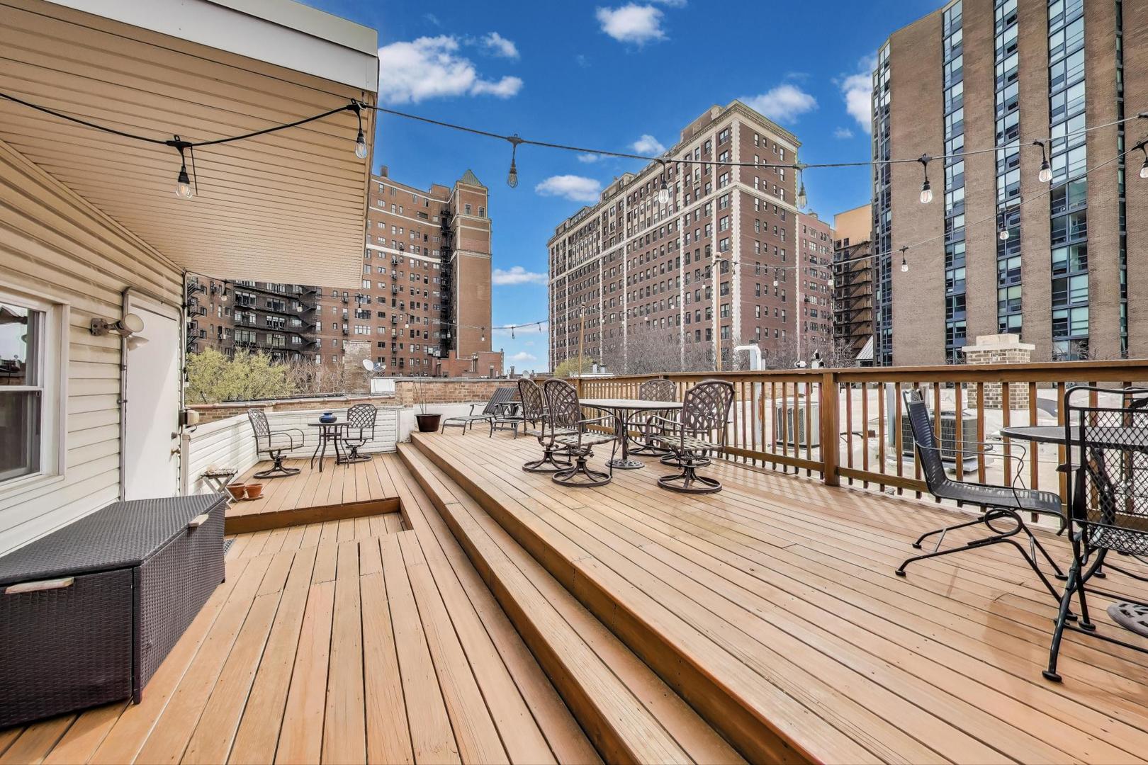 636 West Grace Street, Unit 2W Chicago, IL 60613 - Photo 24 of 26 a view of a balcony with chairs