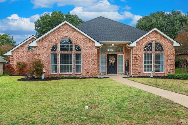 $425,000 | 1429 Nettleton Drive, DeSoto, TX 75115