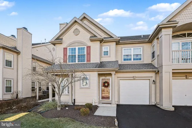 $379,000 | 606 Julian Drive West, Warminster, PA 18974