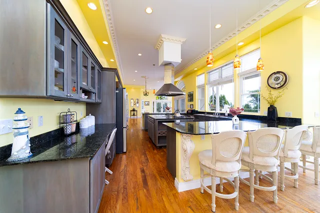 $2,150,000 | 647 Kauhiula Road, Hilo, HI 96720