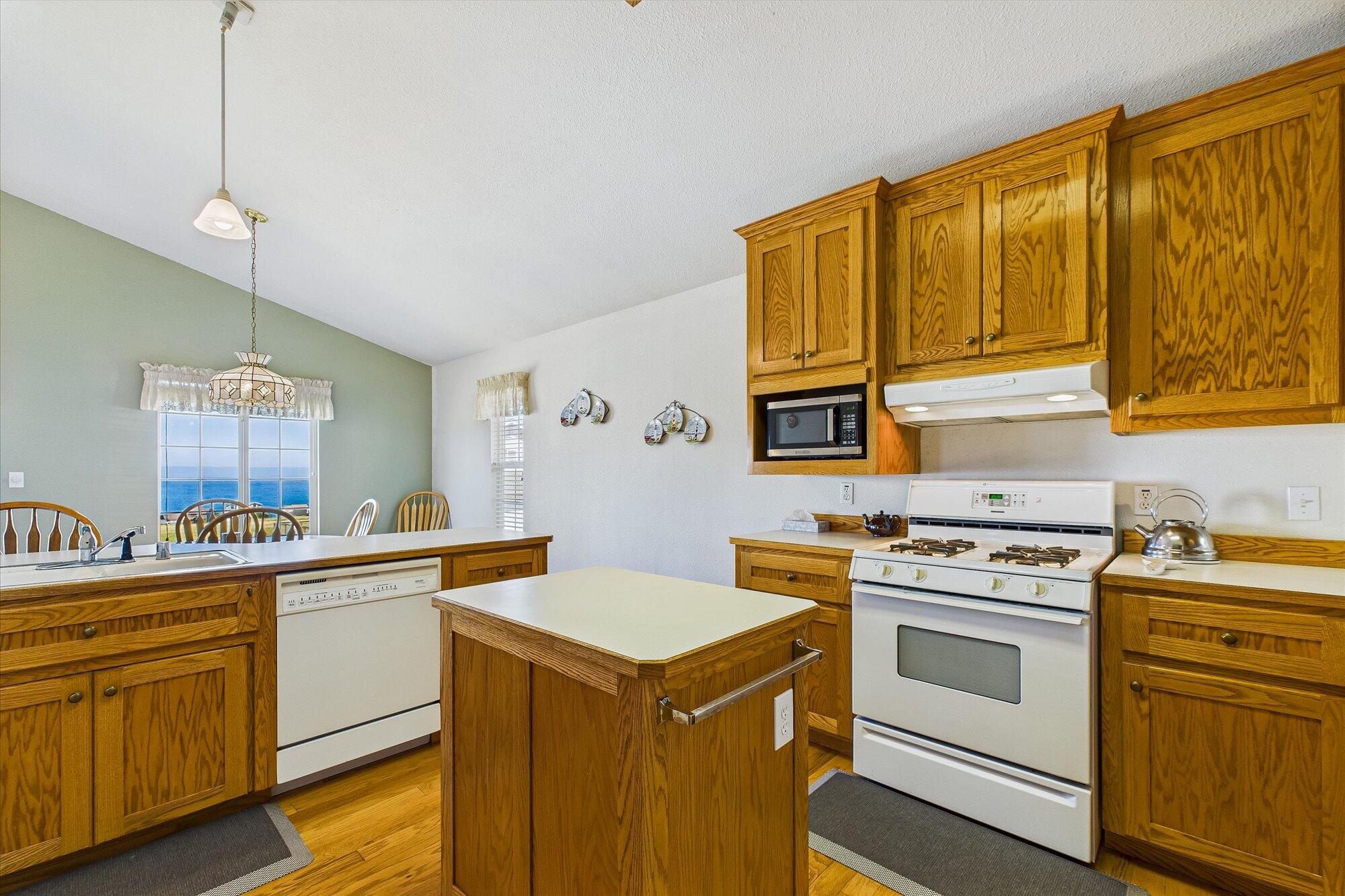 134 Sea View Road Whitethorn, CA 95589 - Photo 12 of 21