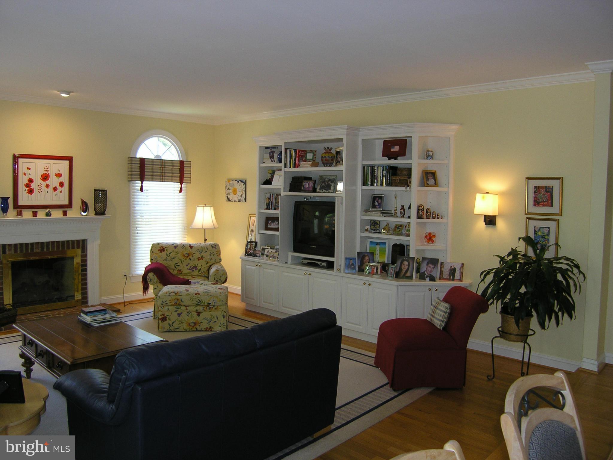 11332 Woodbrook Lane Reston, VA 20194 - Photo 12 of 28 Family Room