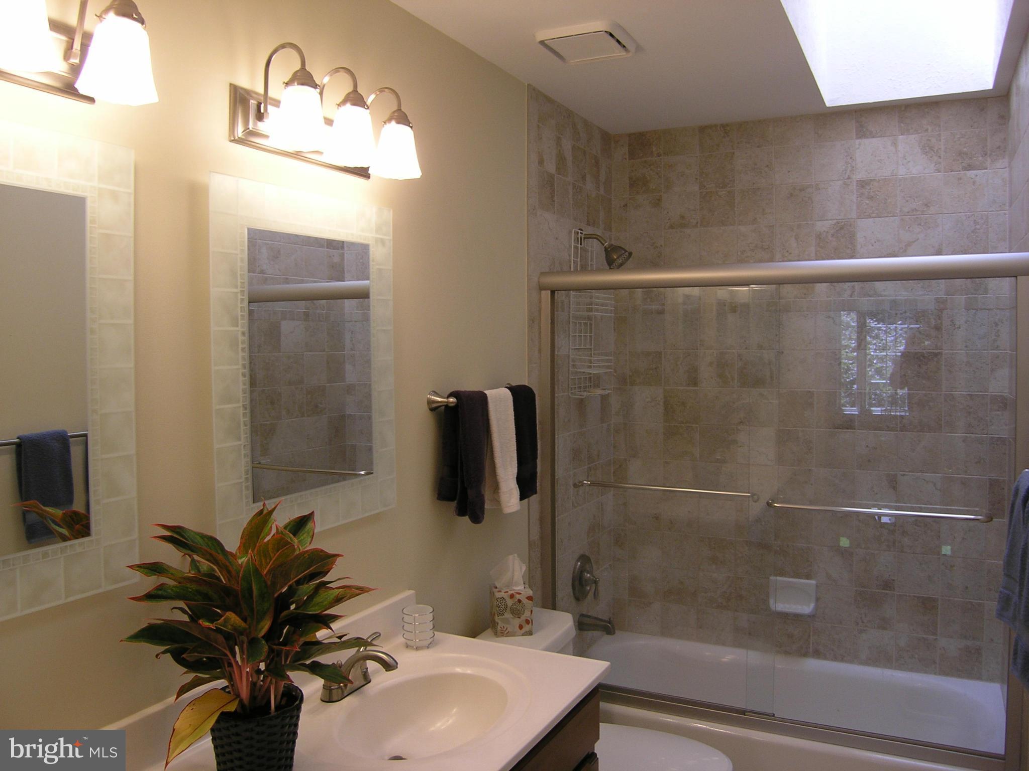 11332 Woodbrook Lane Reston, VA 20194 - Photo 15 of 28 Bath