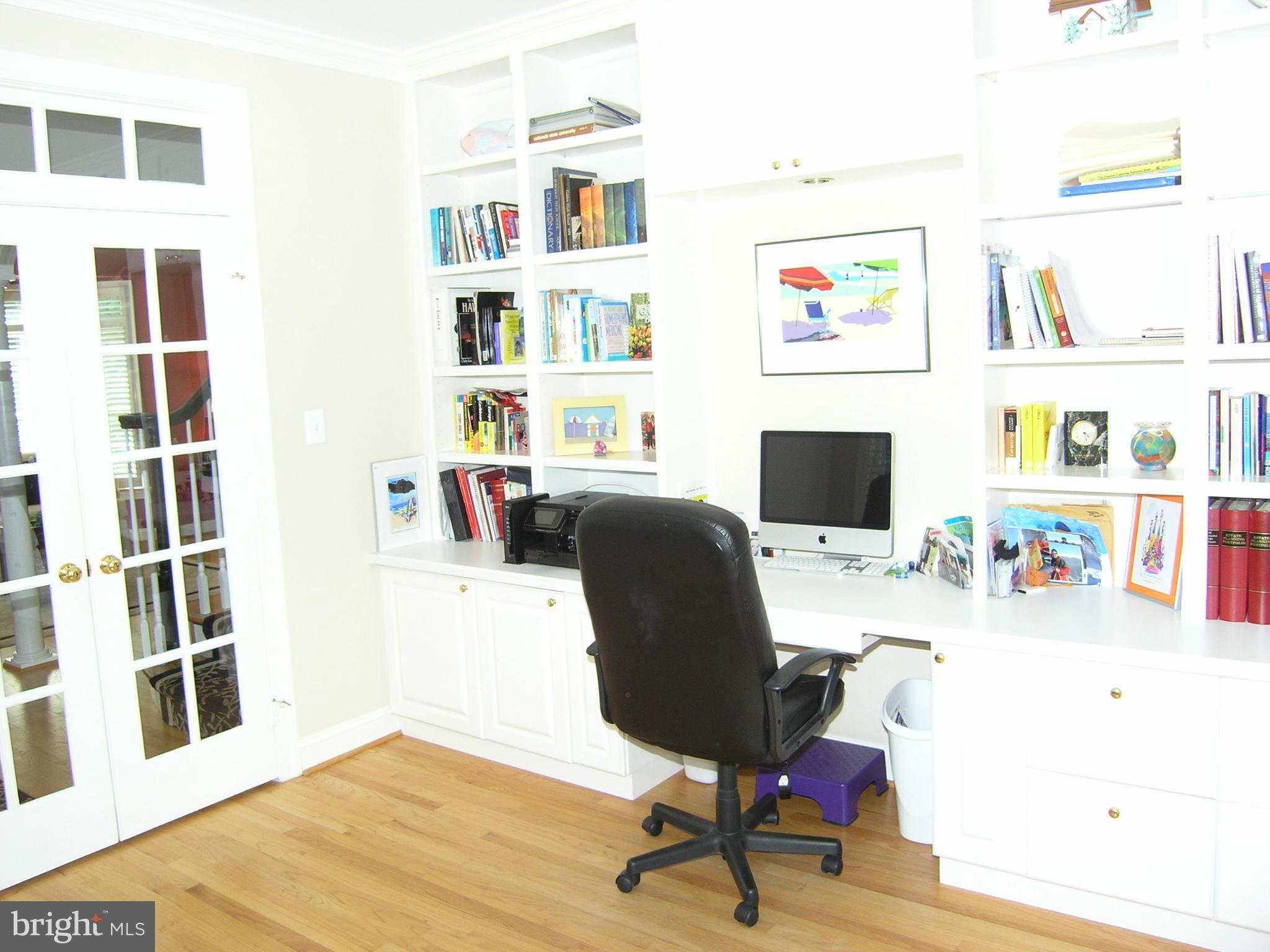 11332 Woodbrook Lane Reston, VA 20194 - Photo 3 of 28 office