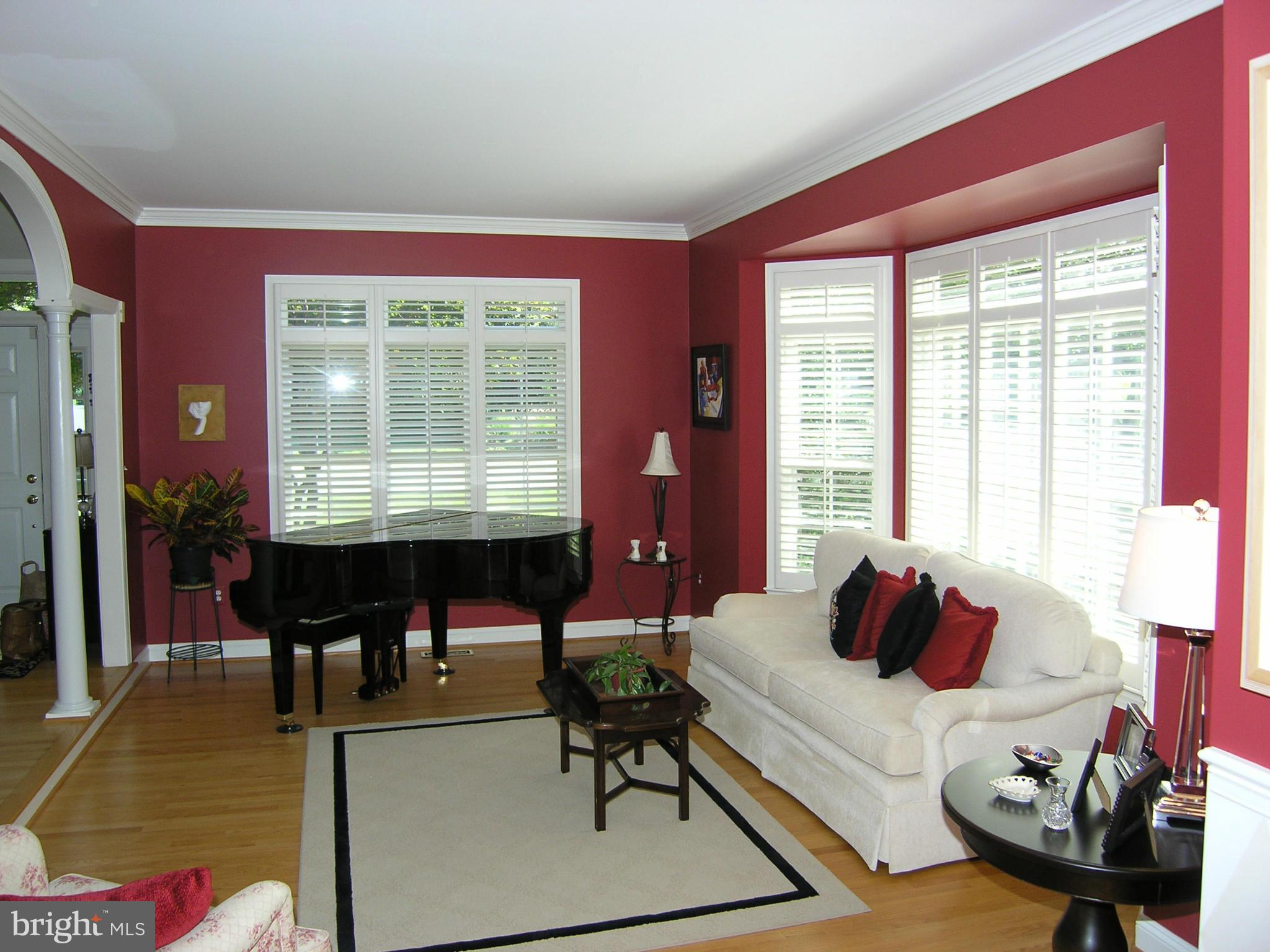 11332 Woodbrook Lane Reston, VA 20194 - Photo 6 of 28 Living Room