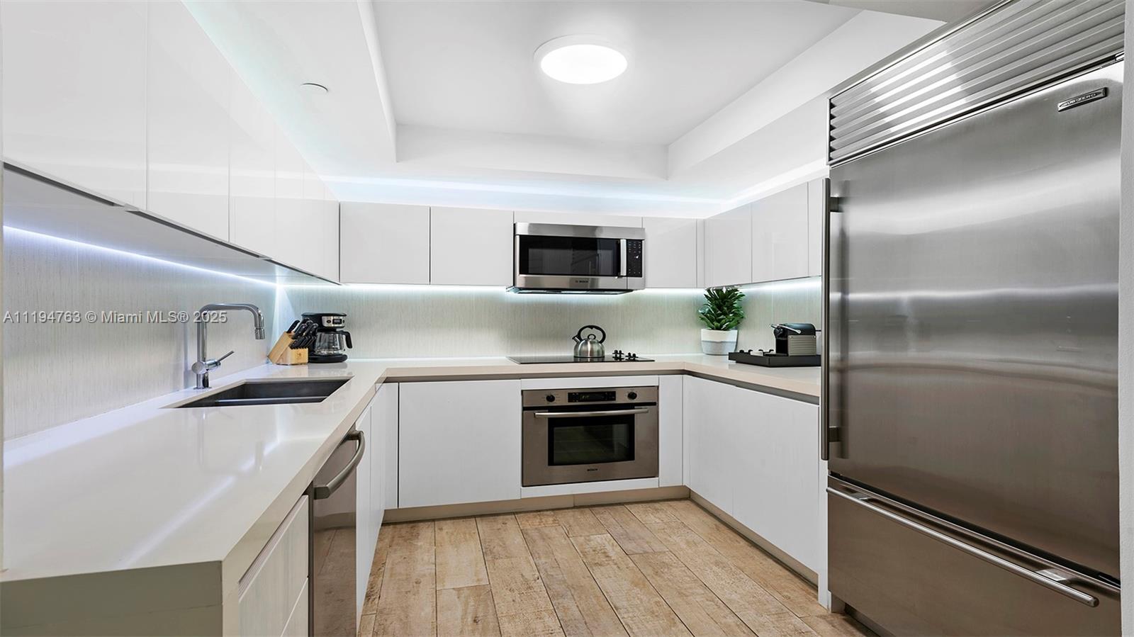 Mid Beach Miami Beach, FL 33139 - Photo 3 of 16