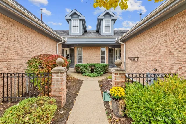 $435,000 | 250 Lynwood Lane, Bloomingdale, IL 60108