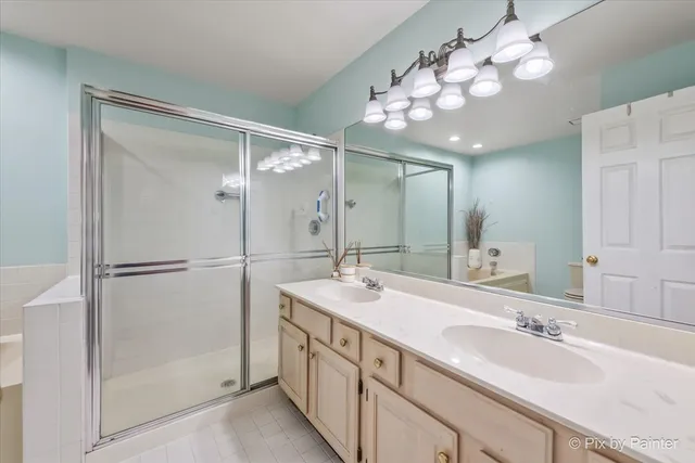 $435,000 | 250 Lynwood Lane, Bloomingdale, IL 60108