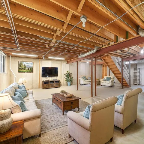 $435,000 | 250 Lynwood Lane, Bloomingdale, IL 60108