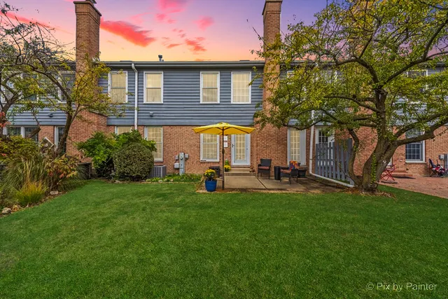 a view of a house with a backyard