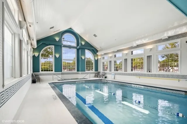 $435,000 | 250 Lynwood Lane, Bloomingdale, IL 60108