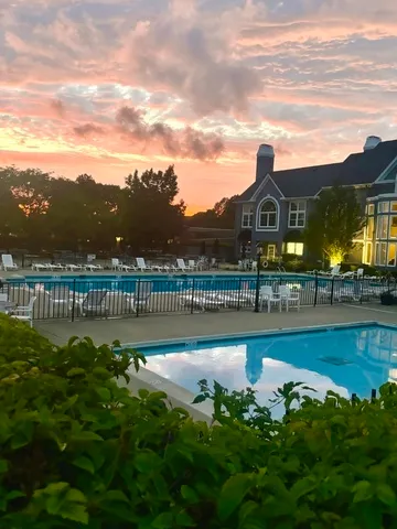 $435,000 | 250 Lynwood Lane, Bloomingdale, IL 60108