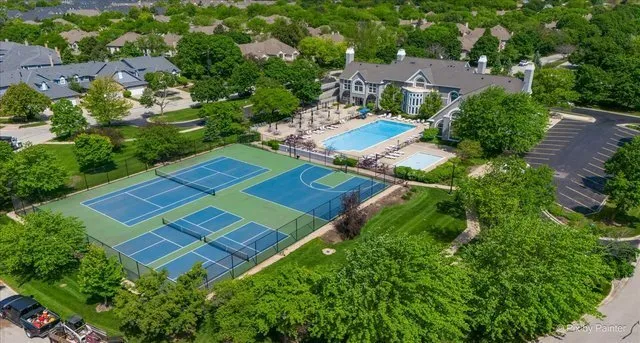 $435,000 | 250 Lynwood Lane, Bloomingdale, IL 60108