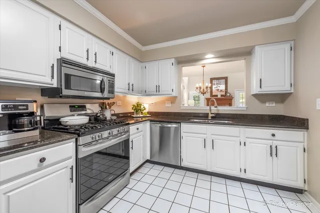 $435,000 | 250 Lynwood Lane, Bloomingdale, IL 60108