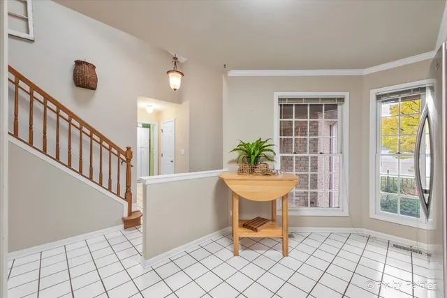 $435,000 | 250 Lynwood Lane, Bloomingdale, IL 60108