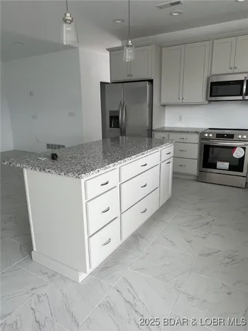 $599,000 | 4423 Lws High Point Road, Stover, MO 65078