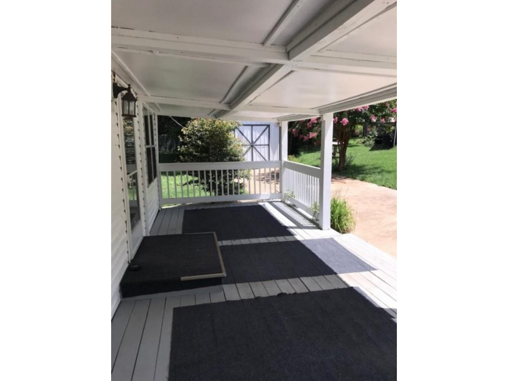 960 Gass Memorial Road Greeneville, TN 37745 - Photo 4 of 33 Side covered deck