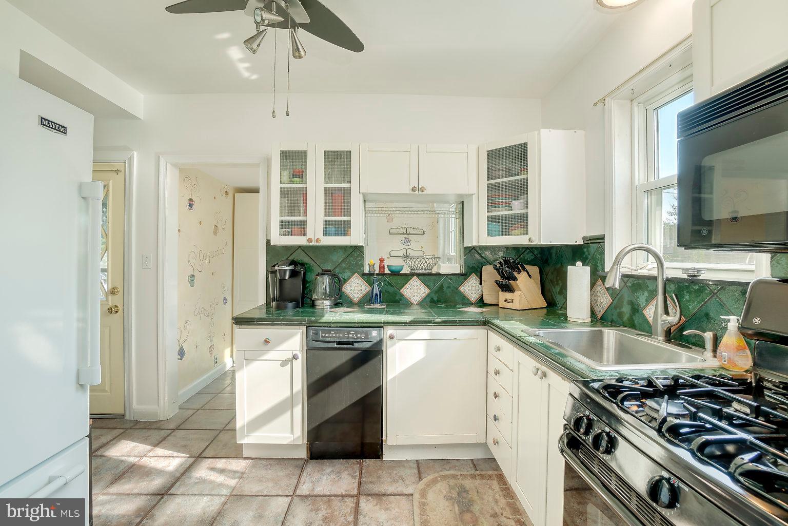 4319 Barrington Road Baltimore, MD 21229 - Photo 14 of 49 kitchen